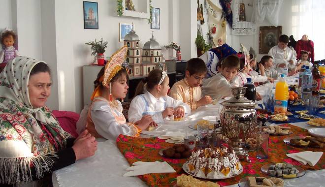 Colindele răsună din nou, dar pentru rușii lipoveni - lipoveni2-1452163475.jpg