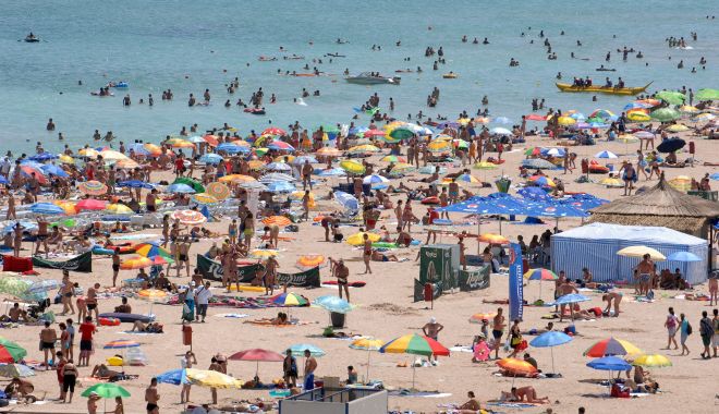 Numărul turiştilor care au vizitat Constanţa anul trecut a scăzut cu 27% - litoralmamaia-1630075954.jpg