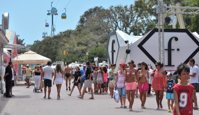 Turism / Cele mai bine vândute destinații de pe LITORAL - litoralmamaiazonacazino241347379-1372156448.jpg