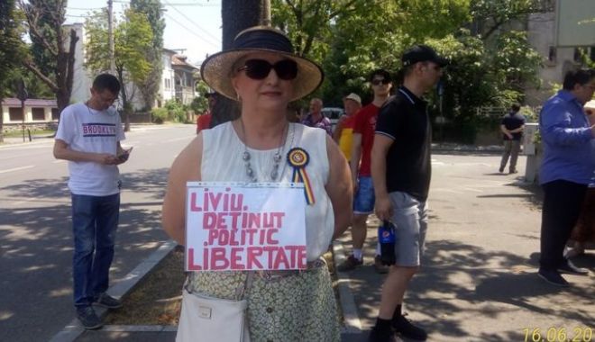 Protest la Palatul Cotroceni pentru eliberarea lui Dragnea din închisoare - liviu2-1560690652.jpg