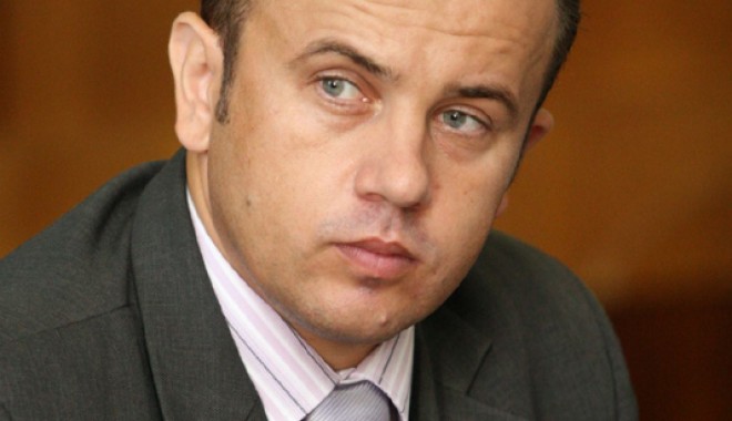 Cine este noul ministru interimar de la Educație - liviupop-1337196703.jpg