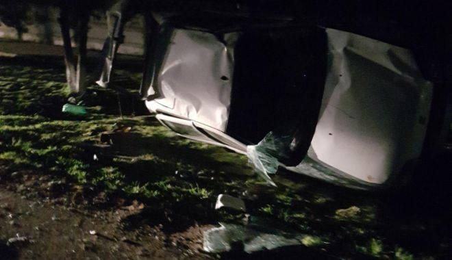 ACCIDENT RUTIER LA CONSTANȚA! Mașină răsturnată! Șoferul a fugit de la locul faptei - lll-1524302695.jpg