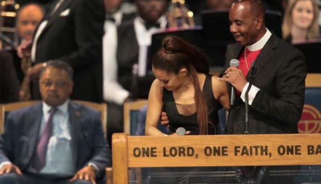 Cum explică pastorul care a pipăit-o pe Ariana Grande gestul inadecvat - lmpwzyz3ptu4mczoyxnopwfknjvknmiw-1535877739.jpg