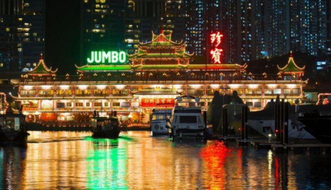 Un faimos restaurant plutitor din Hong Kong s-a scufundat