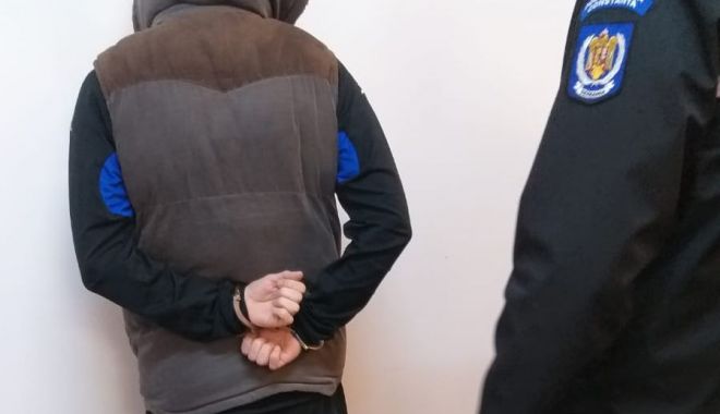 Poliţiştii locali constănţeni au prins un bărbat pentru care era emis un mandat de arestare preventivă - locala-1636546668.jpg