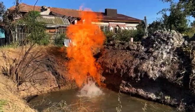 Localitatea din România care riscă să sară în aer din cauza gazelor din pământ. Oamenii, evacuați de urgență