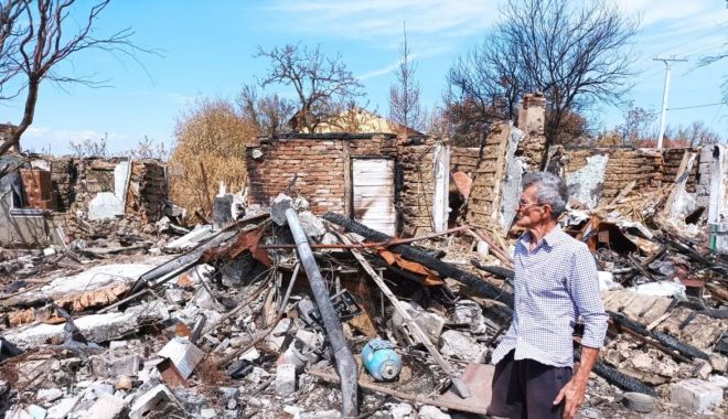Oamenii rămași fără case, după explozia din Crevedia, invitați de primărie să se mute în containere