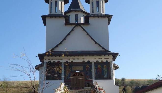 IPS Teodosie va oficia Sfânta Liturghie la mănăstirea din Strunga - locasulstrunga-1427448244.jpg