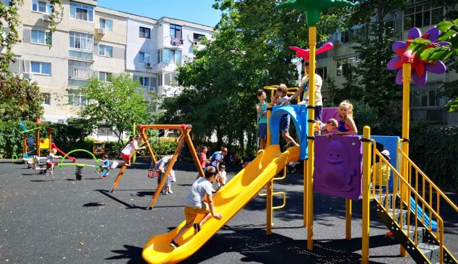 Loc de joacă nou, amenajat pe strada Năvodului - locdejoaca-1566330221.jpg