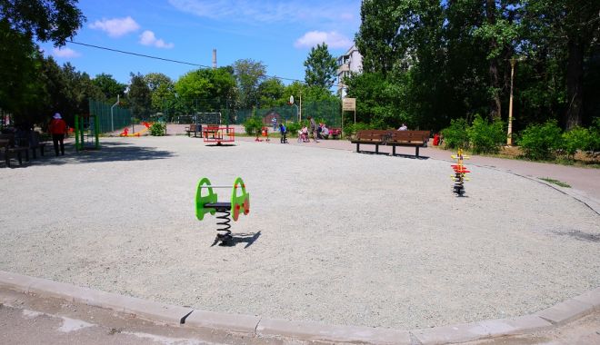 Continuă lucrările de amenajare a locurilor de joacă din Constanța - locdejoaca-1591197473.jpg