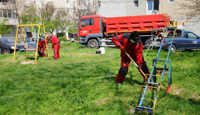 Lucrările de amenajare a locului de joacă de pe aleea Timonei continuă - locdejoacatimonei2-1586520414.jpg