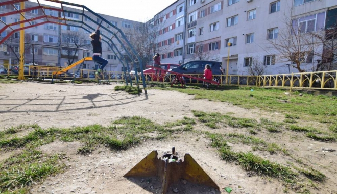 DECIZIE RADICALĂ LA CONSTANȚA: TOATE LOCURILE DE JOACĂ NECONFORME, ÎNCHISE! - locdejoacazonascoala395149319721-1505376001.jpg
