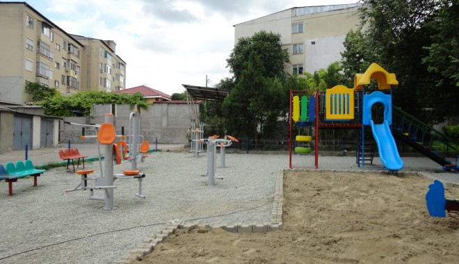 Locuri de joacă reamenajate, la Medgidia - locjoaca1-1339075908.jpg