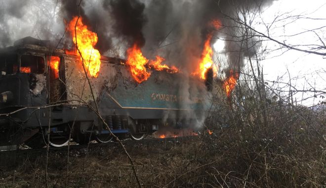Locomotivă, în flăcări. 40 de călători s-au autoevacuat!