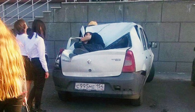 Un tânăr din Rusia a căzut de la etajul 23 pe un Logan. A avut zile! - logan-1474980981.jpg
