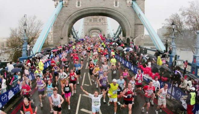 Un bărbat în vârstă de 42 de ani a murit după ce a participat la maratonul de la Londra - londra-1397547567.jpg