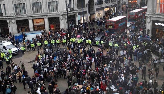 Mii de persoane au manifestat împotriva armelor nucleare, la Londra - londra-1456593741.jpg