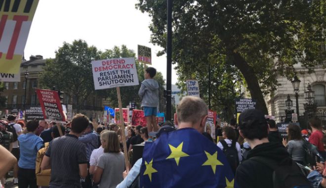 Mii de persoane au protestat în Marea Britanie față de decizia lui Boris Johnson de a suspenda Parlamentul - londra-1567285342.jpg