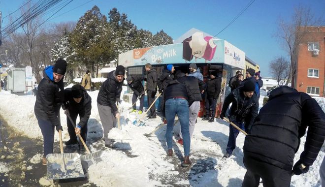 Lopată în loc de minge! Rundă liberă pentru HC Dobrogea Sud - lopata-1520011302.jpg