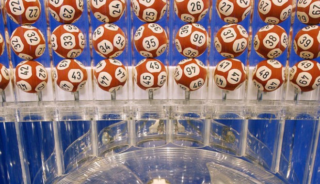 Din nou report la 6 din 49. Iată numerele extrase - loto-1368429008.jpg