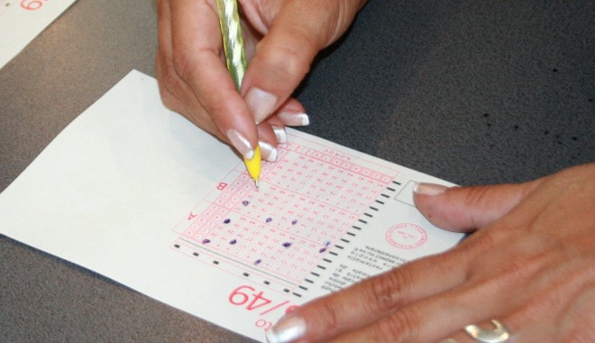 Report de peste 1 milion  de euro la Loto 6 din 49 - loto-1375321733.jpg