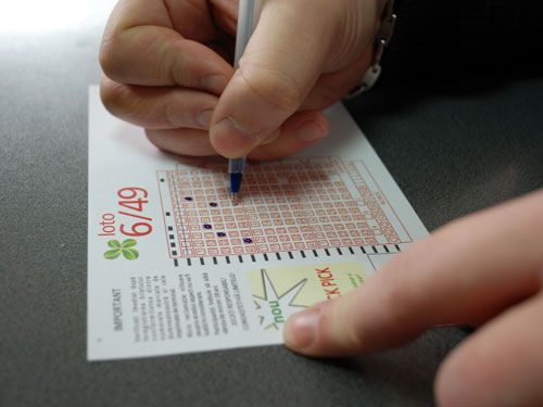 Loto. Report de peste 1,6 milioane de euro la 6 din 49 - loto-1377268637.jpg