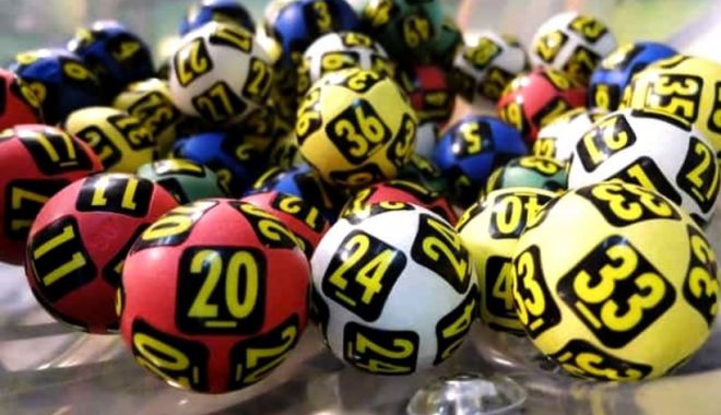 Un câștigător al marelui premiu de la loto s-a izolat deoarece era asaltat de cereri de ajutor