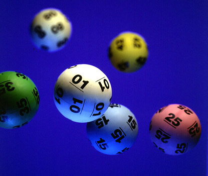 Premiu de 5,6 milioane de euro la Loto 6/49 - lottoballs-1318750775.jpg