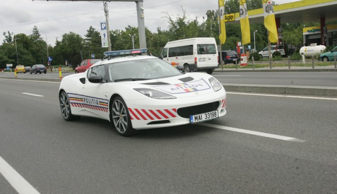 Gonea ca un nebun, cu 236 km/h - lotus-1314997846.jpg