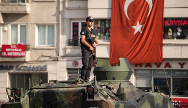 Ambasada SUA la Ankara autorizează familiile angajaților să părăsească țara - lovituradestatturcia-1469533420.jpg