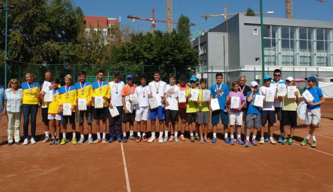 LPS Constanța, locul trei  la CN de tenis  pe echipe U14 - lps2-1411141417.jpg