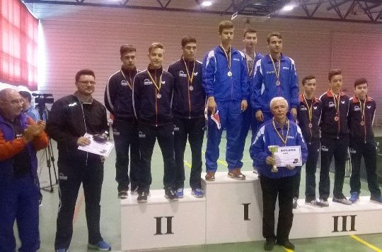 Tenis de masă: LPS Constanța, aur la CN pe echipe juniori 1 - lpssursafrtenismasa-1430741073.jpg
