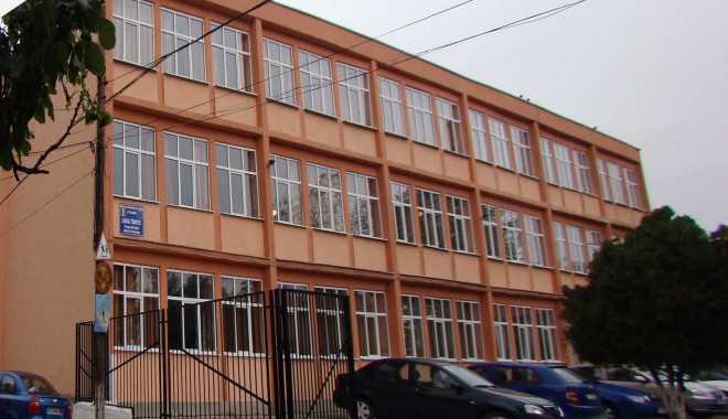 Liceul Teoretic Murfatlar, la ceas aniversar - luceuinmurfatlar-1349723776.jpg