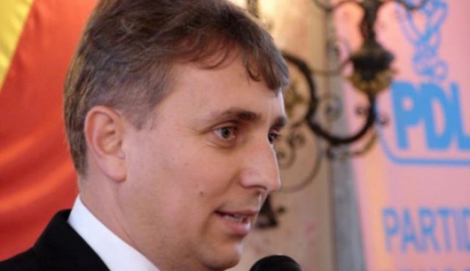 Ministrul Economiei taie 