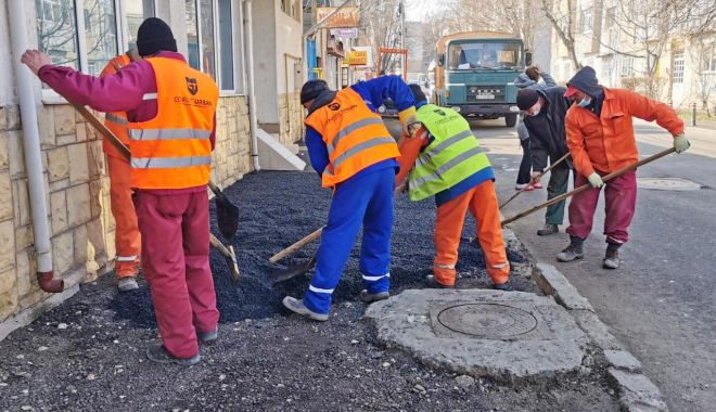 Lucrări în mai multe zone ale Constanţei. Se schimbă bordurile şi se asfaltează - lucrari-1615798323.jpg