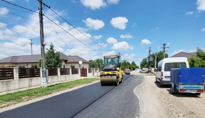 Primăria Mihail Kogălniceanu continuă lucrările de asfaltare în comună