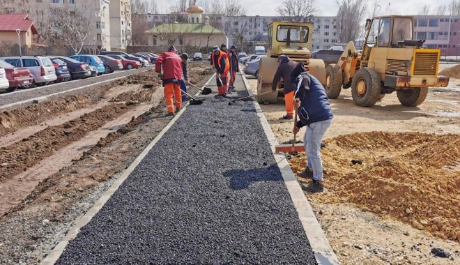 Lucrări de asfaltare în parcarea situată pe strada Badea Cârțan - lucrarideasfaltare-1615541416.jpg