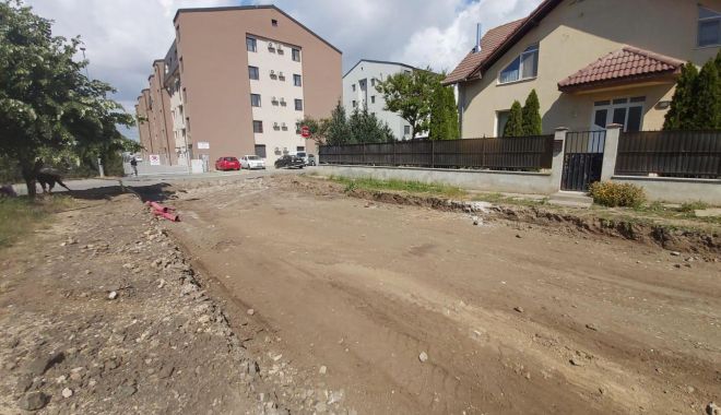 Lucrări în cartierul Compozitorilor. Se amenajează trotuarele și se toarnă asfalt - lucrariincompozitori-1590579670.jpg