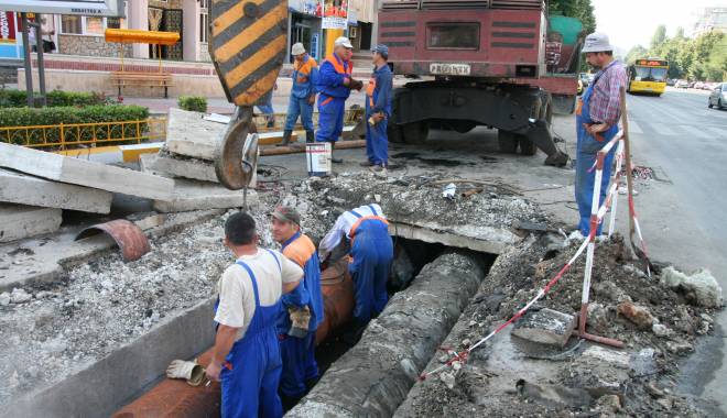 RADET. Se lucrează în mai multe zone din Constanța - lucrariradetmuncitori24-1449588372.jpg