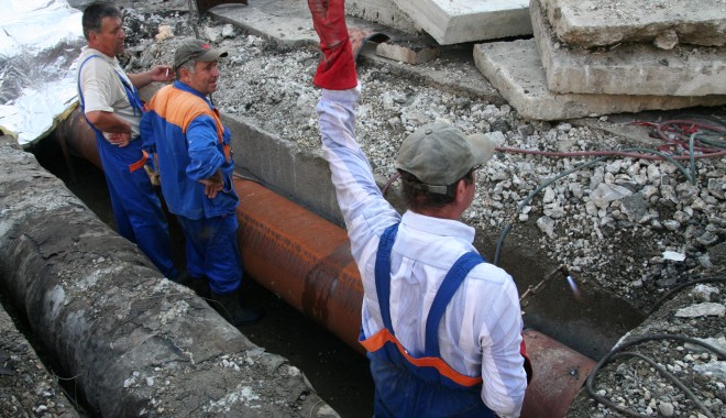 RADET. Află aici până la ce oră este oprită apa rece în centrul Constanței - lucrariradetmuncitori26-1395822922.jpg