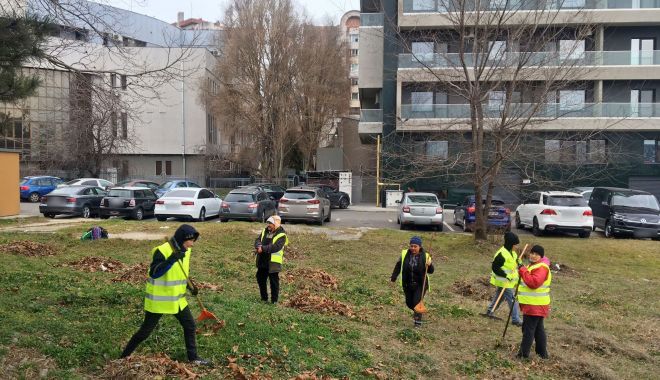 Spațiile verzi din oraș, în plin proces de igienizare - lucrarispatiiverzi1-1645979194.jpg