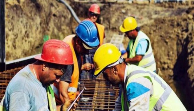 100.000 de lucrători străini ar putea fi admişi pe piaţa forţei de muncă, în 2022 - lucratori-1643304811.jpg