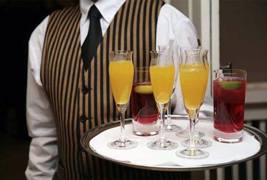 Cine sunt cei mai prost plătiți muncitori - lucratoriidinrtestaurante-1441623775.jpg