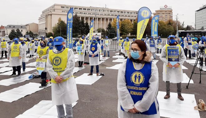 Lucrătorii din sănătate cântă „colinde de protest” la Guvern, Parlament și Președinție - lucratoriidinsanatatecantacolind-1640626532.jpg