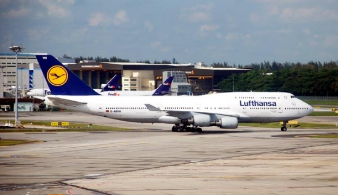Lufthansa, amenințată de o nouă grevă - lufthansa-1346686661.jpg