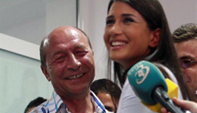 Surpriză! Lui Băsescu nu i se poate lua Președinția deoarece a trecut-o pe numele fiică-si! - luibasescunuisepoateluapresedint-1341764194.jpg