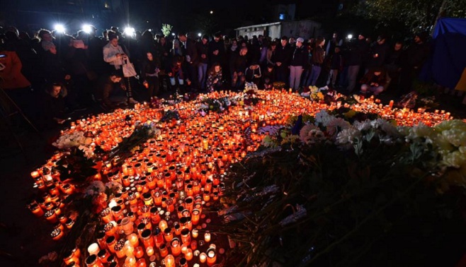 Tragedia din Colectiv. Motivul INCREDIBIL invocat de reprezentanții firmei de pirotehnie, pentru a primi control judiciar - lumanaricolectiv11-1452099543.jpg