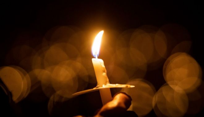 Credincioșii sunt așteptați la Înviere. Veniți de primiți Lumină! - lumina-1590476888.jpg