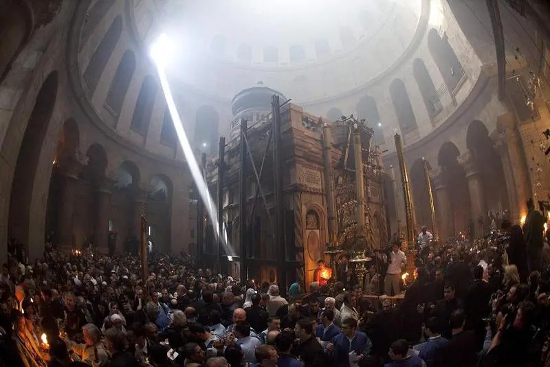 Tradiția aducerii Luminii Sfinte amenințată de conflictul din Orientul Mijlociu - lumina-1773167818.webp