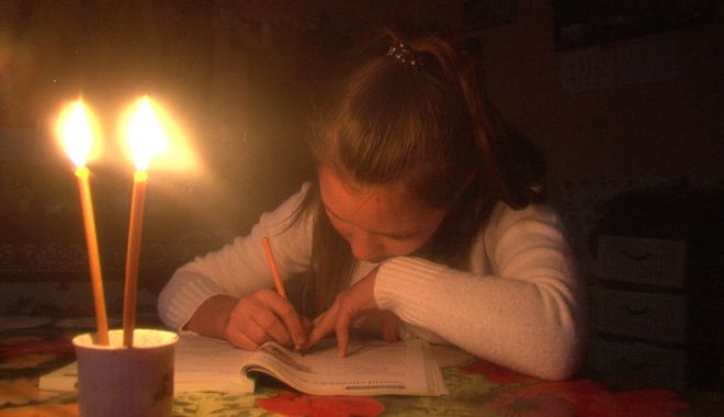 Distribuitorii de energie vor fi obligaţi să acorde despăgubiri pentru întreruperile neplanificate - luminalumanarii4-1623770664.jpg